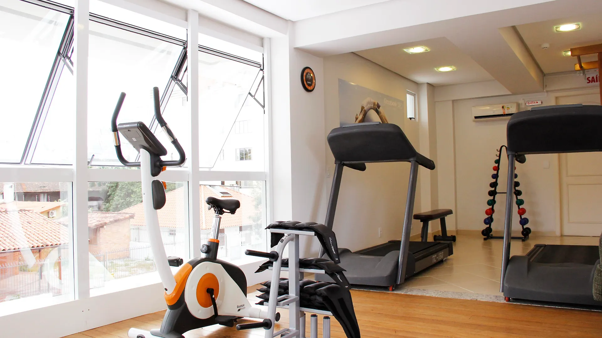 Hotel Porto Madero contacts